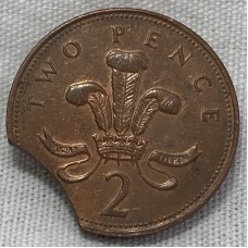 GREAT BRITAIN UK 1983? . TWO 2 PENCE . ERROR . BIG CLIPPED PLANCHET